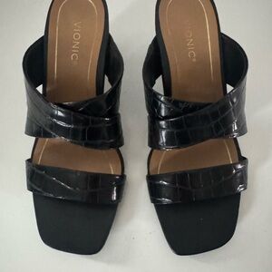 Vionic Black Croc-Embossed Sandals